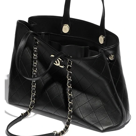 Authentic Black Calfskin Quilted Leather Shopping Bag - Picture 16 of 16